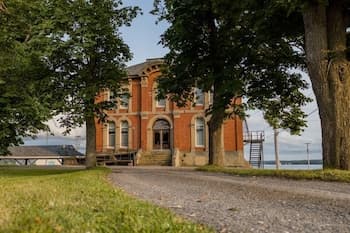 The Customs House Inn