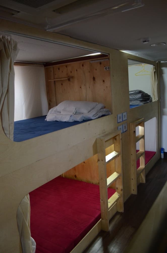 The Style Capsule Guesthouse - Hostel