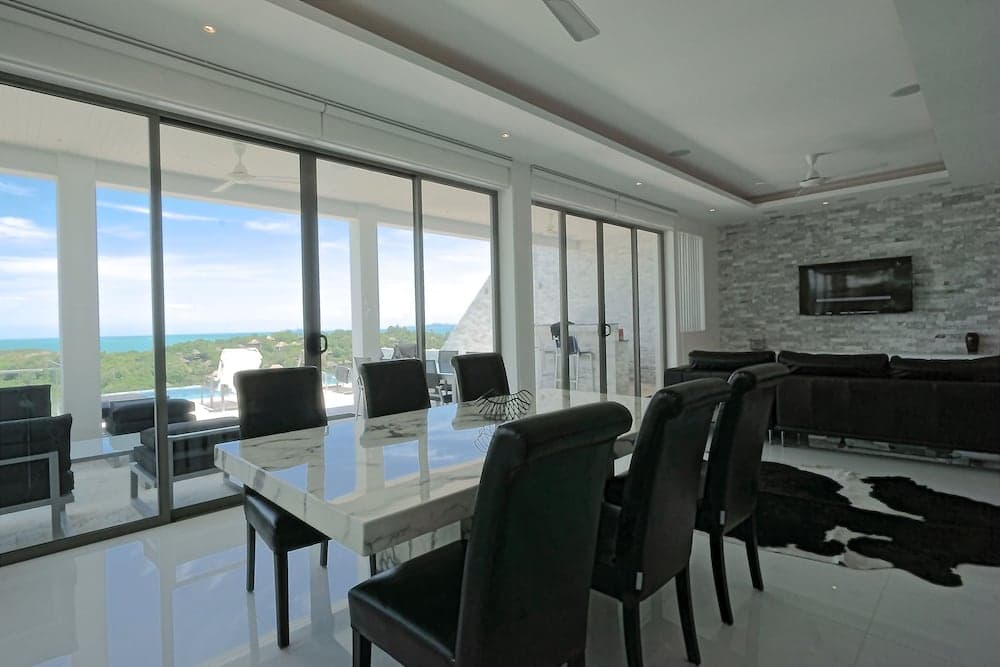 RED SKY beach view villa