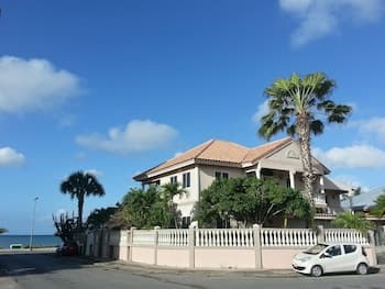 Le Chateau Ocean Villas