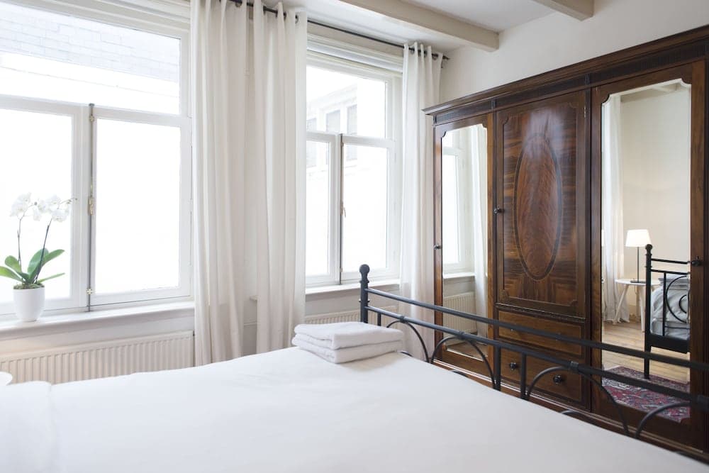 Herengracht Canal Apartment