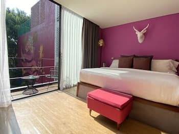 Pug Seal Polanco Allan Poe