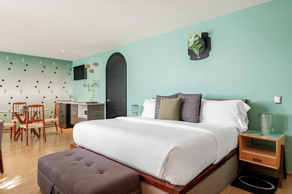 Pug Seal Polanco Allan Poe