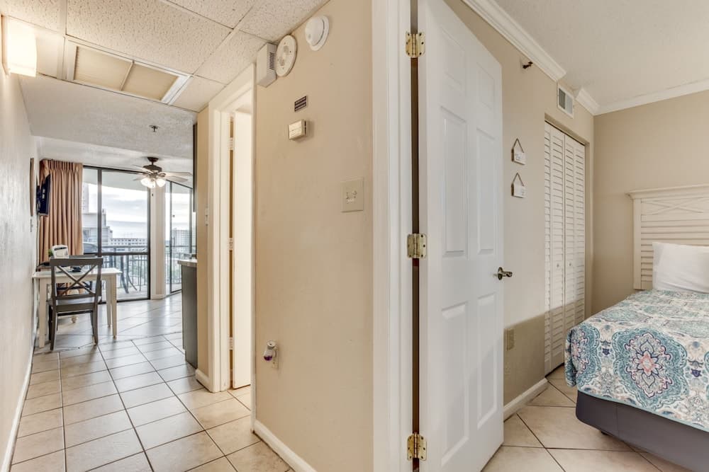 Meridian Plaza by Hosteeva