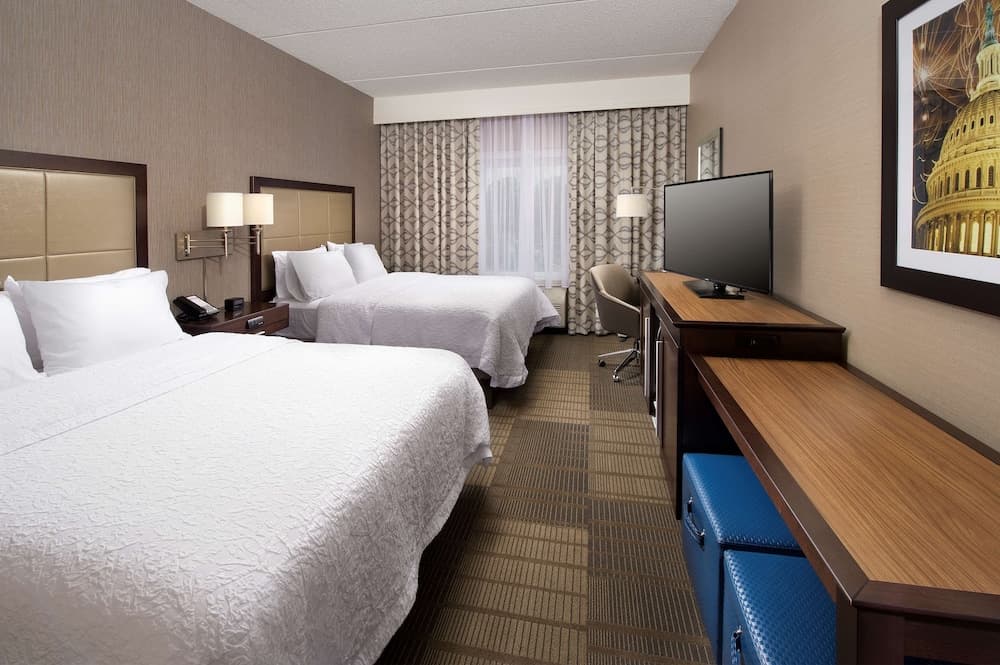 Hampton Inn & Suites Falls Church