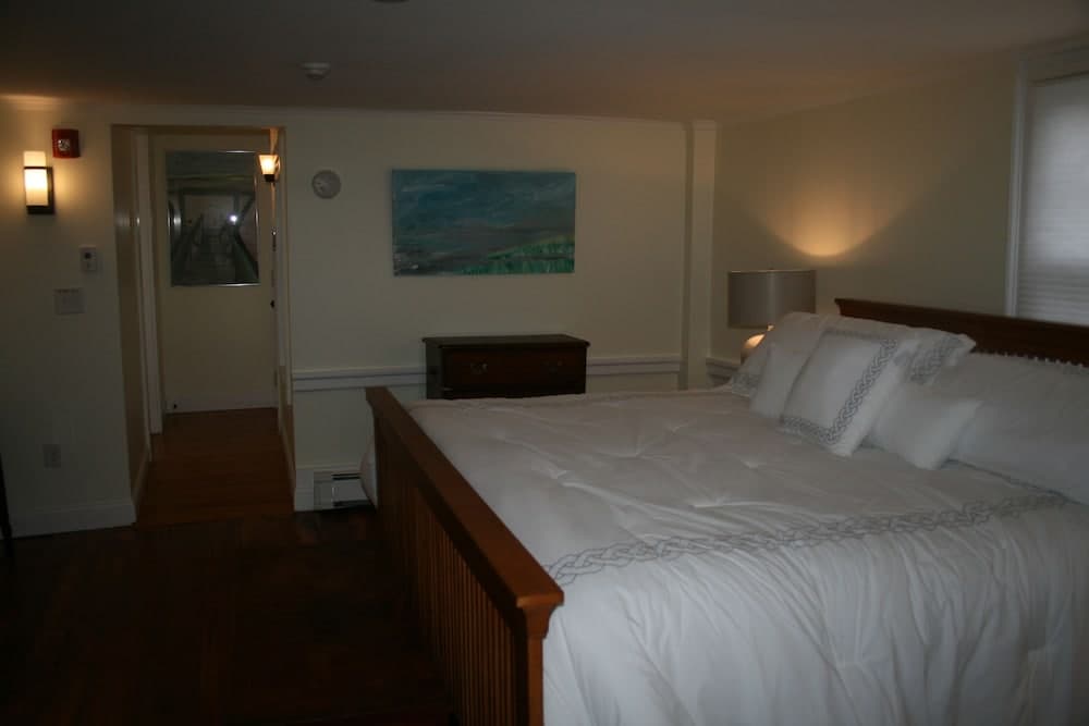 Shea's Riverside Inn & Motel