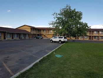 Split Mountain Motel