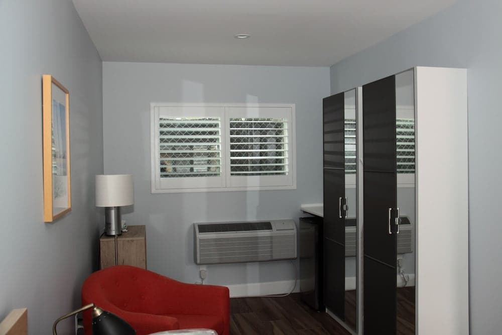 El Royale Gardens Near Universal Studios