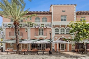 Kasa El Paseo Miami Beach