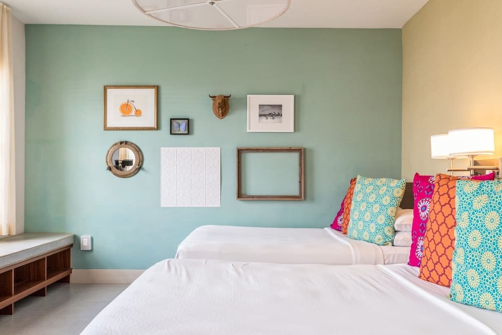 Kasa El Paseo Miami Beach