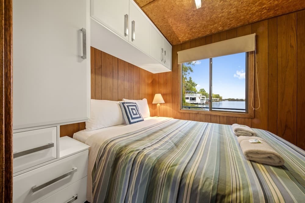 Boats And Bedzzz & Renmark River Villas