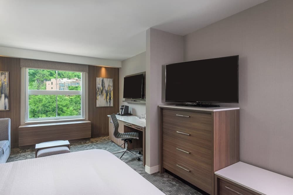 Courtyard by Marriott Edgewater NYC Area