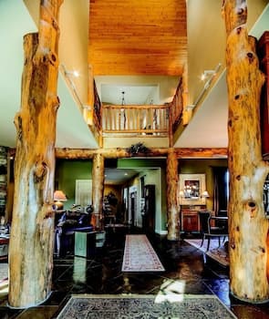 Yellowstone River Lodge
