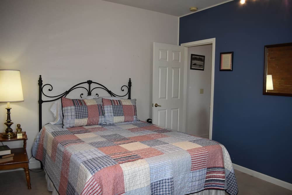 Hermann Crown Suites