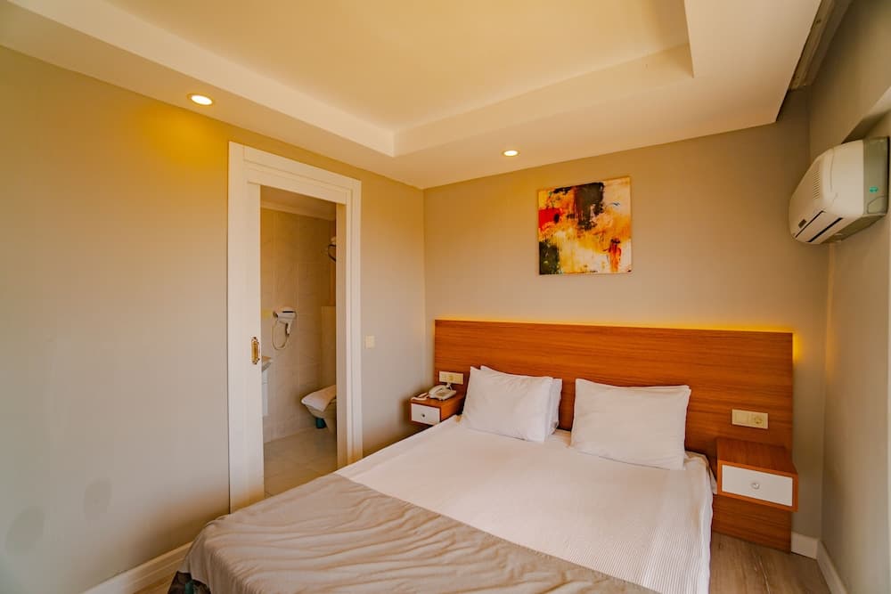 Joker Side Hill Suite Hotel