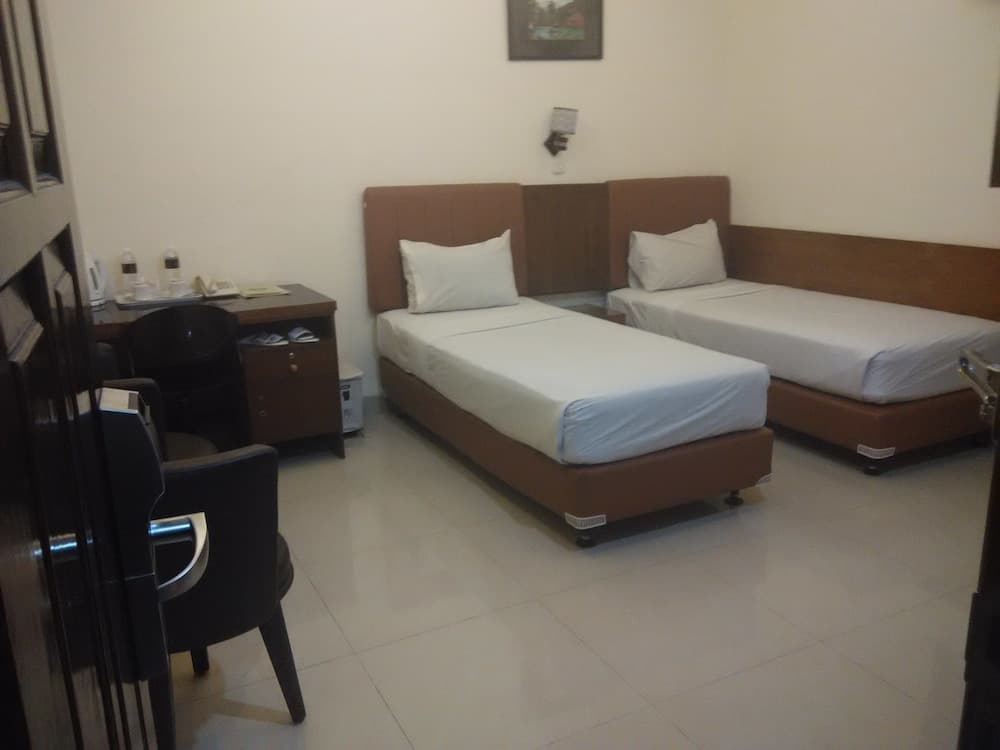 House of Arsonia Flamboyant