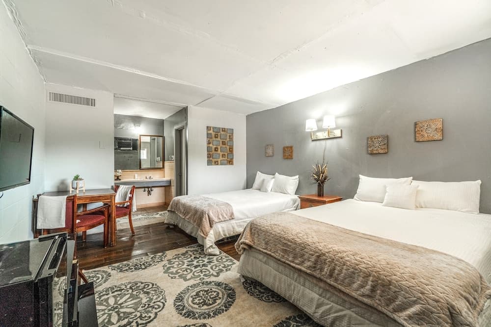 OYO Holiday Capri Motel & Rv Park