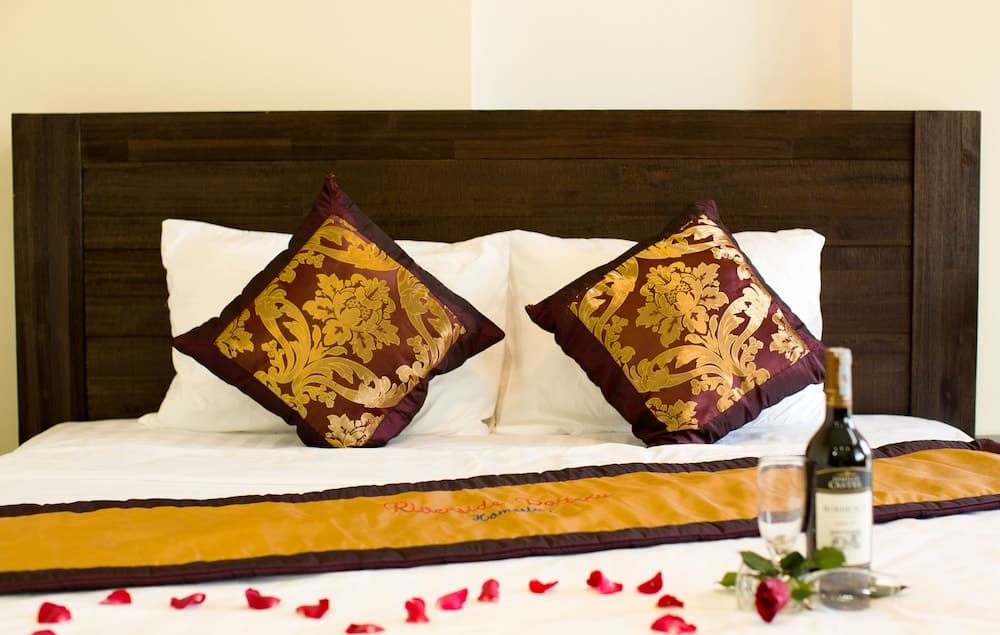 Riverside Pottery Village