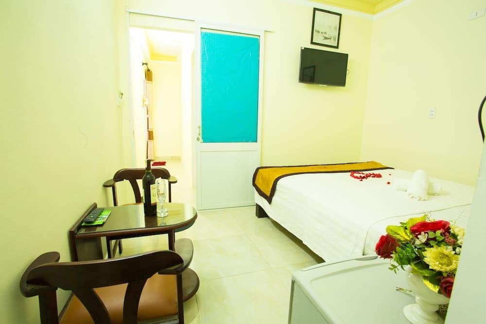 Riverside Pottery Village