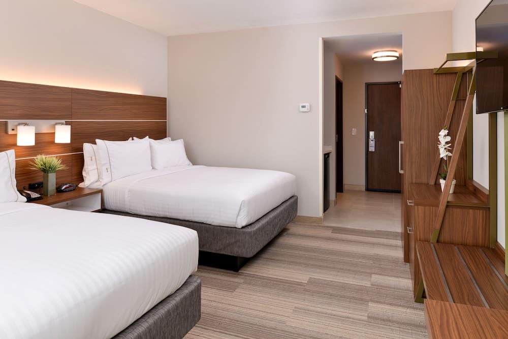 Holiday Inn Express & Suites Salem by IHG