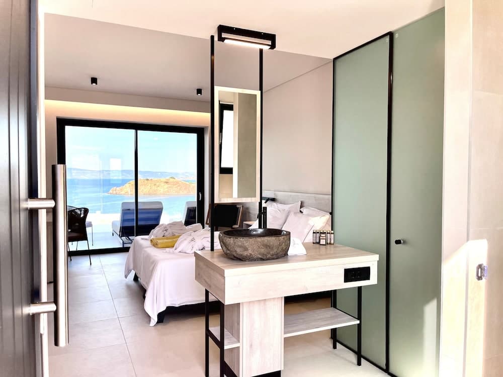 Eleia Seafront Rooms & Villas