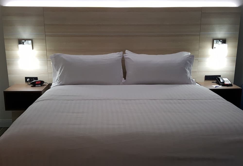 Holiday Inn Express & Suites Toledo West by IHG