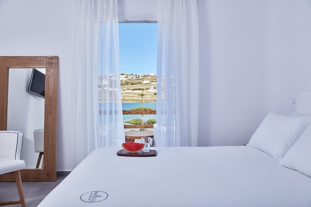 Mykonos Waves Beach House & Suites