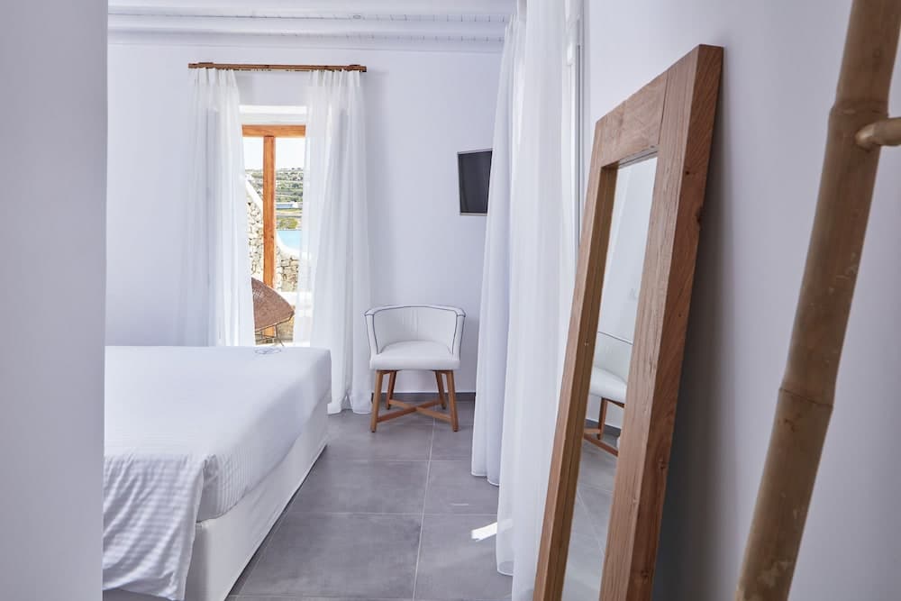 Mykonos Waves Beach House & Suites