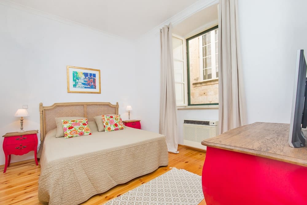 Arty Old Town Apartments by Irundo