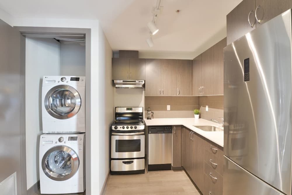 Lisgar Street Apartments by CorporateStays