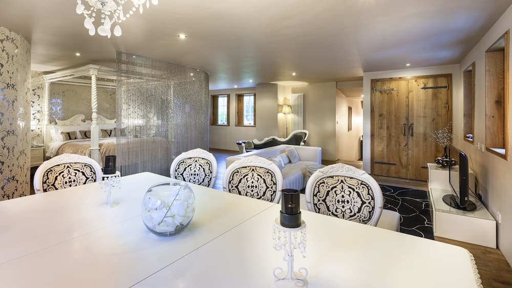 Glenskirlie House & Castle