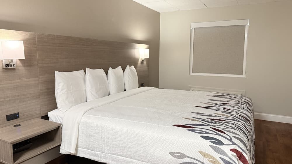 Red Roof Inn & Suites Swansea