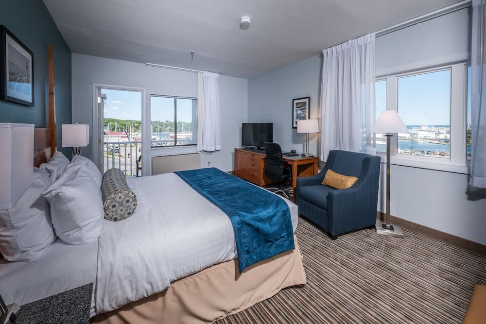 Rockland Harbor Hotel