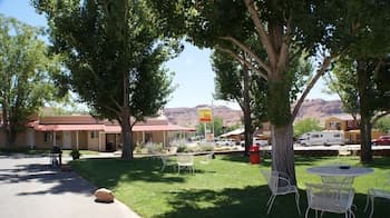 Adventure Inn & Motel