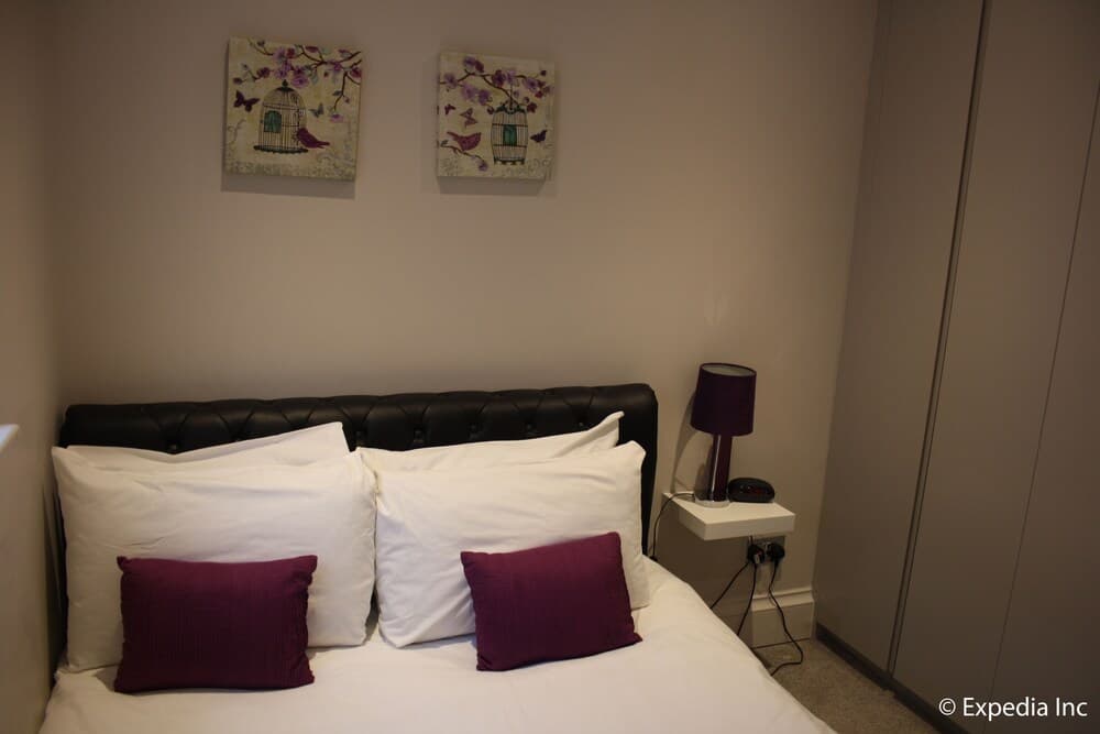 Barons Court Apartments by Flying Butler