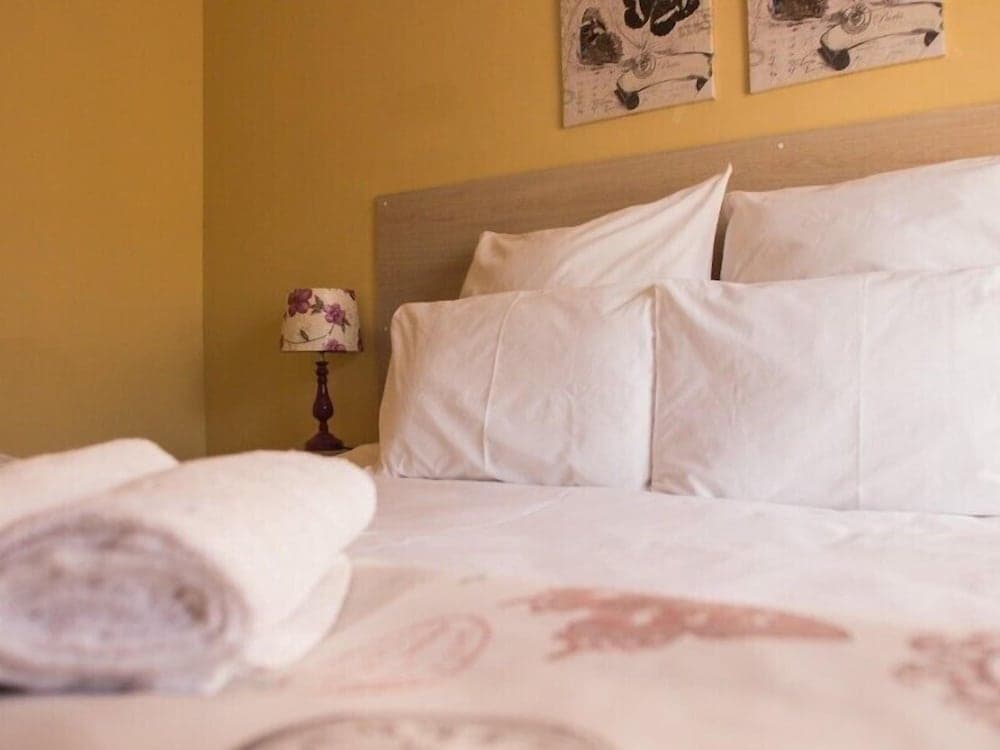 Lolos Exquisite Two Bedroom Apartment