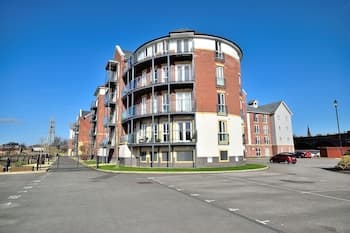 Racecourse Serviced Apartments