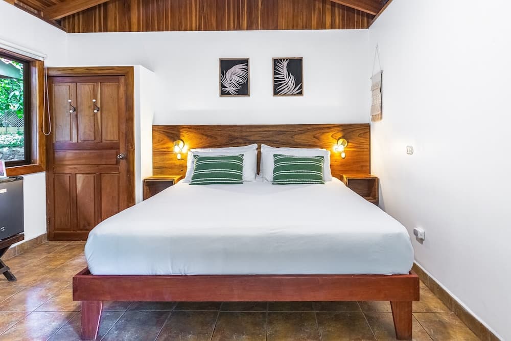 Makanas Beach Bungalows