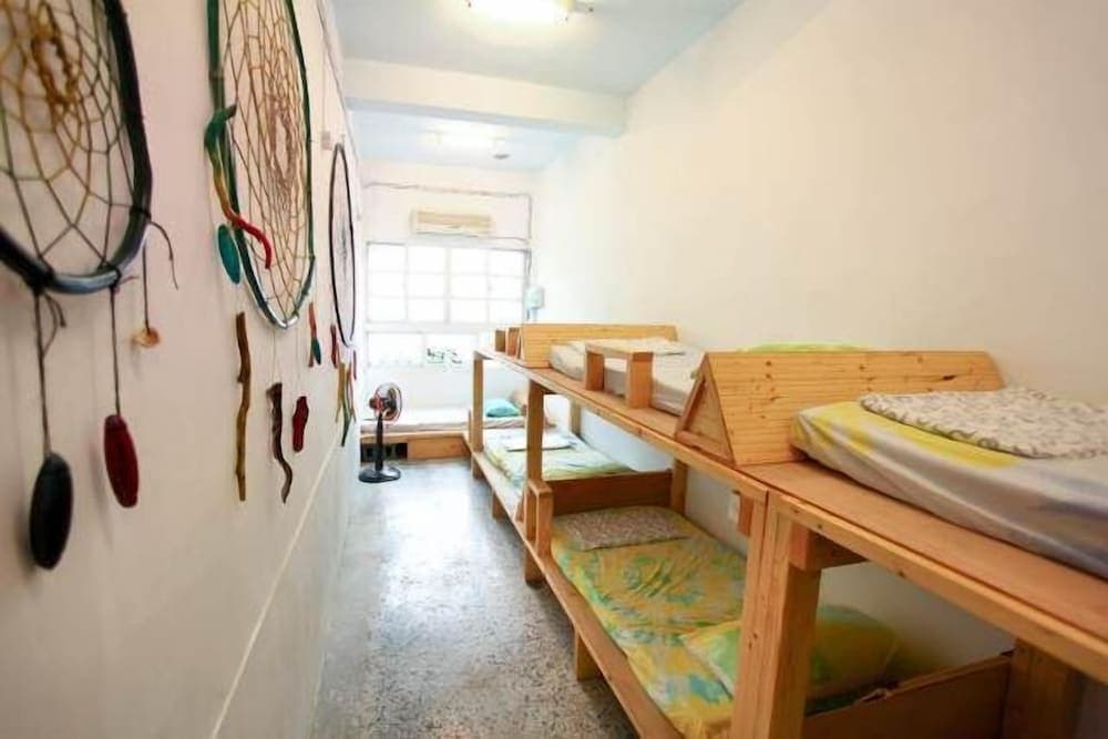 Wave Elephant Backpacker Hostel