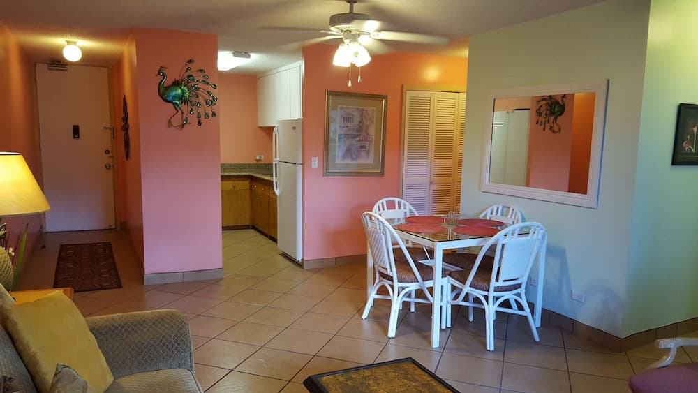 Renovated one bedroom 2 min to the beach