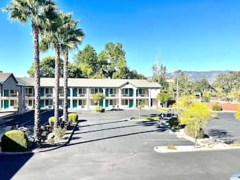 Cloverdale Wine Country Inn & Suites
