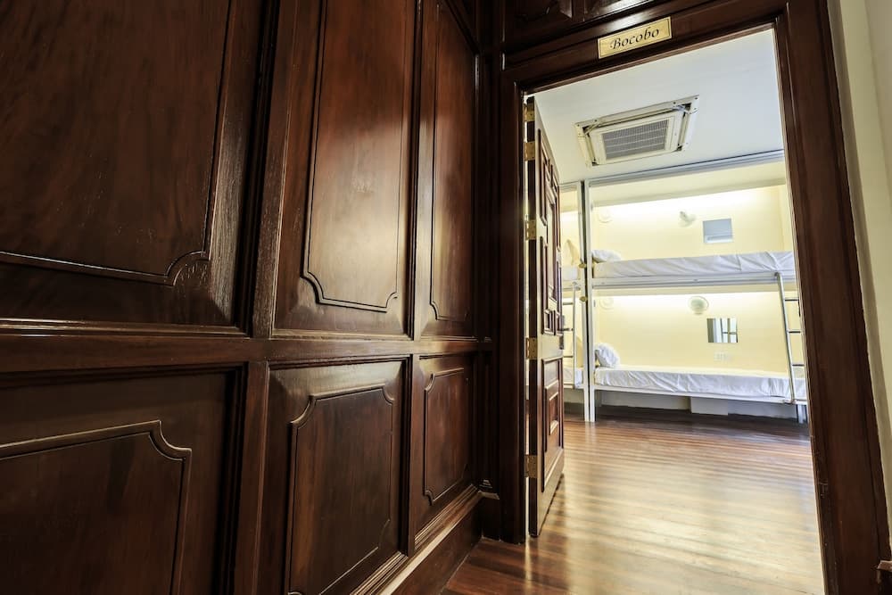 Tambayan Capsule Hostel