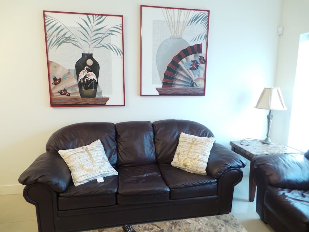 La Isla Condominiums by Cheap Getaway