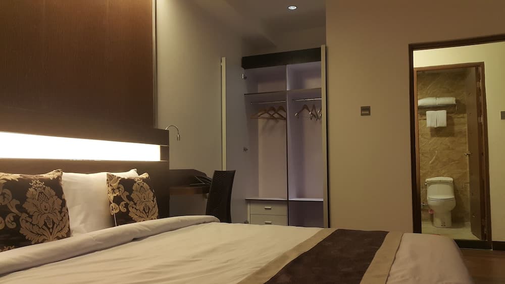 Clover Suites Royal Lake Yangon