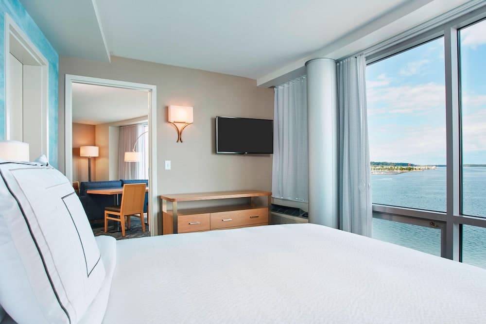 Courtyard by Marriott Erie Bayfront