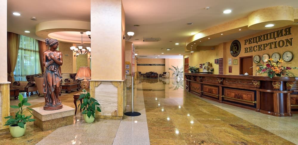 Estreya Palace & Residence