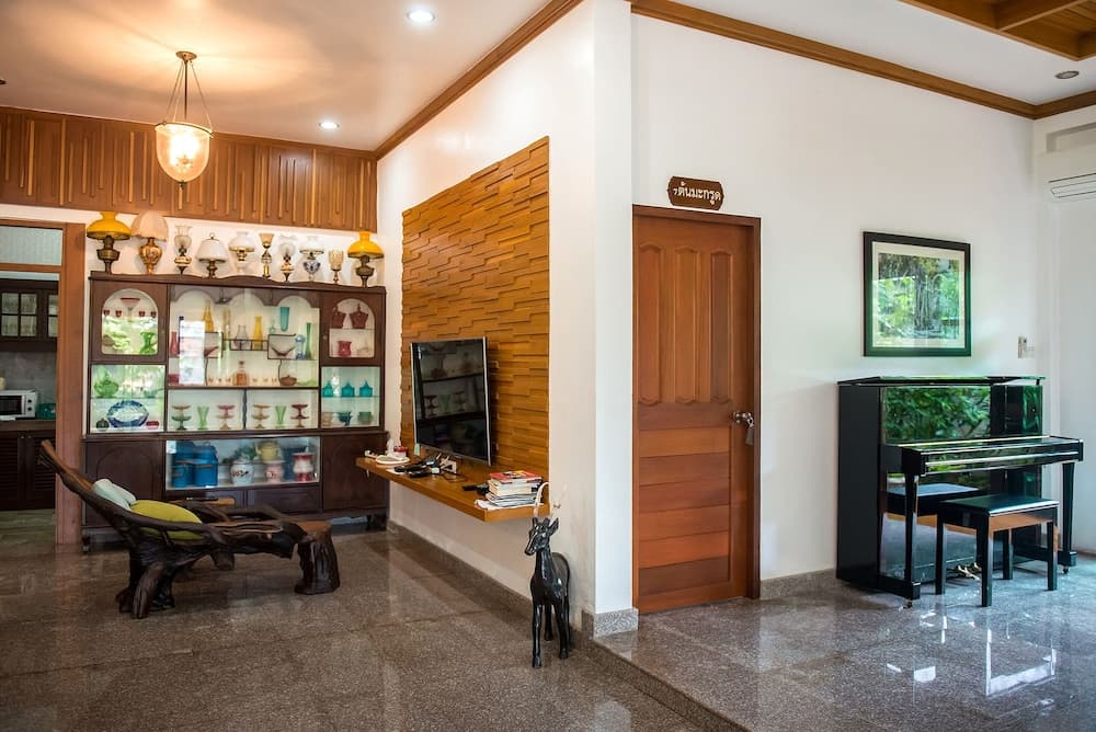 Tree Home Plus Home Stay