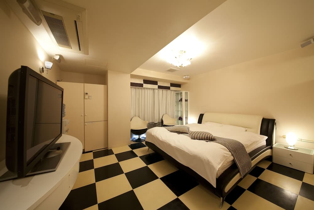 V Hotel - Adults Only