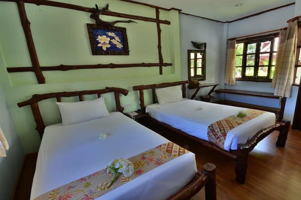 Alongkot Beach Resort Khanom