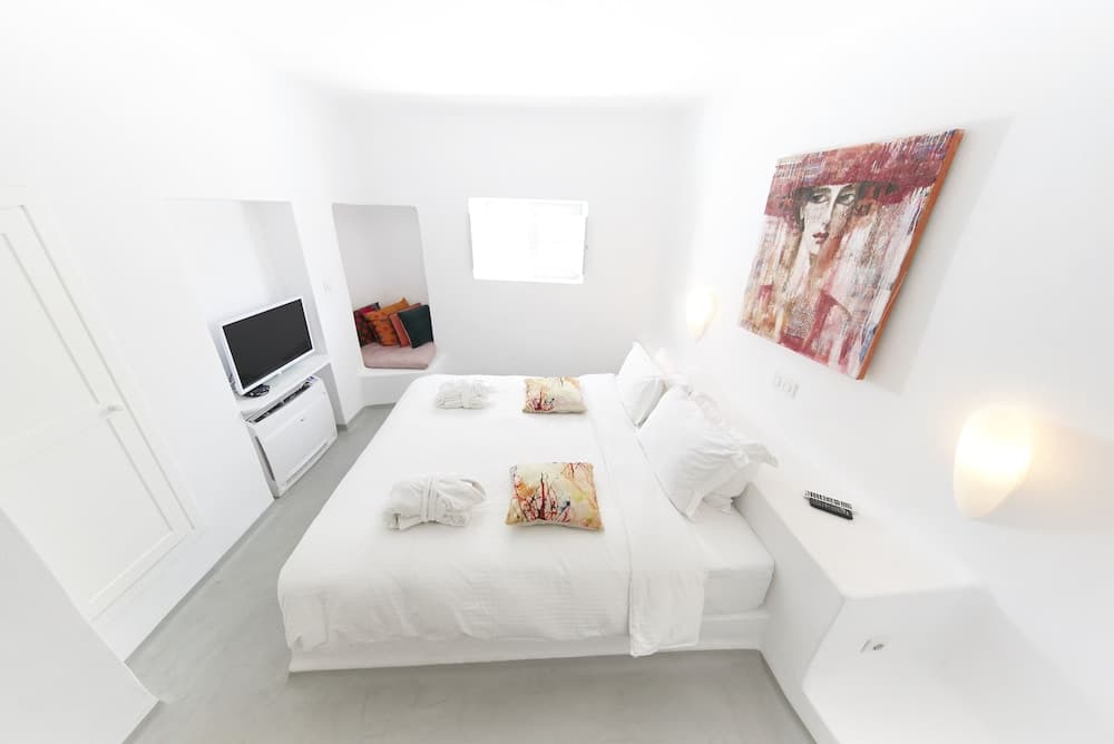 Trieris Villa & Suites